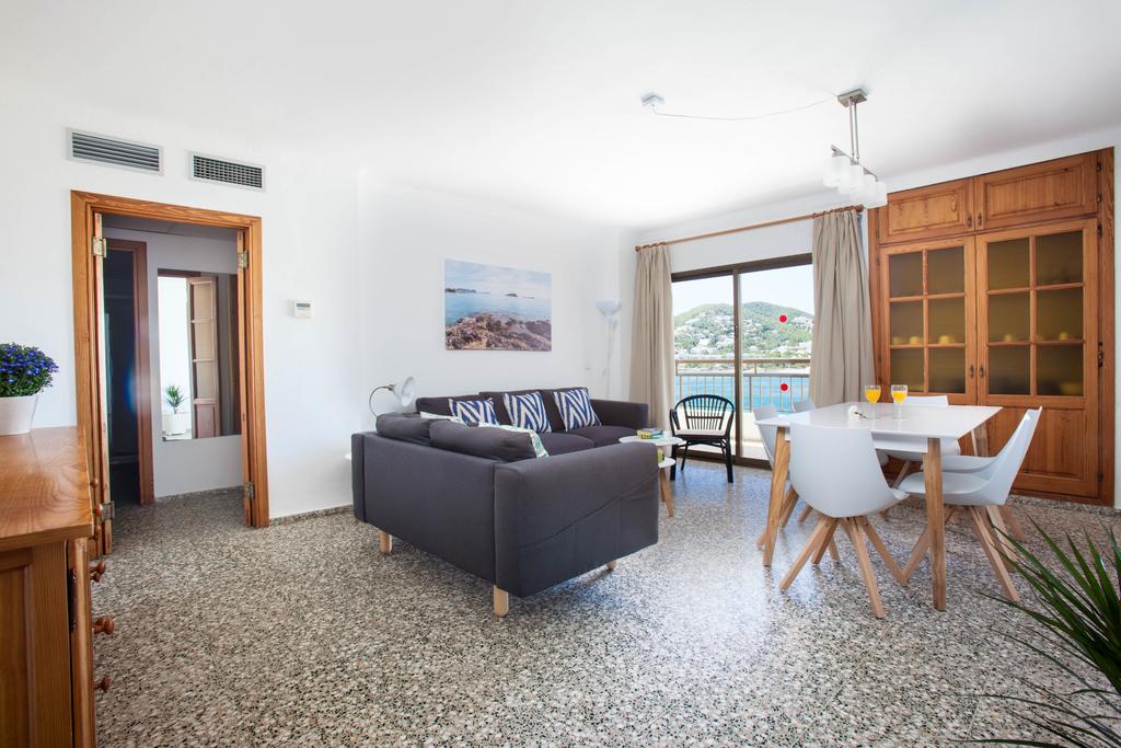 Elegant large and bright holiday apartments by the sea, SANTA EULALIA – Property code: APBAHSE